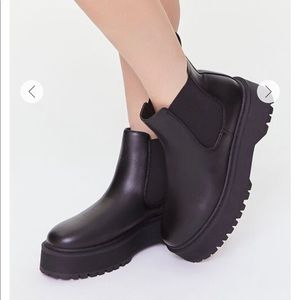 NWT Forever 21 Platform Lug SoleChelsea Booties
